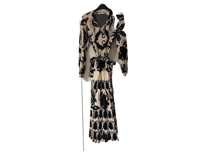 Zara Long Cotton Dress Beige Black Print XS ref.JC1326302 (Sold) - Joli Closet Zara Long Cotton Dress Beige Black Print XS ref.JC1326302 (Sold) - Joli Closet