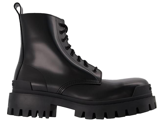 Balenciaga Strike Bootie L20 Ankle Boots in Black Smooth Leather