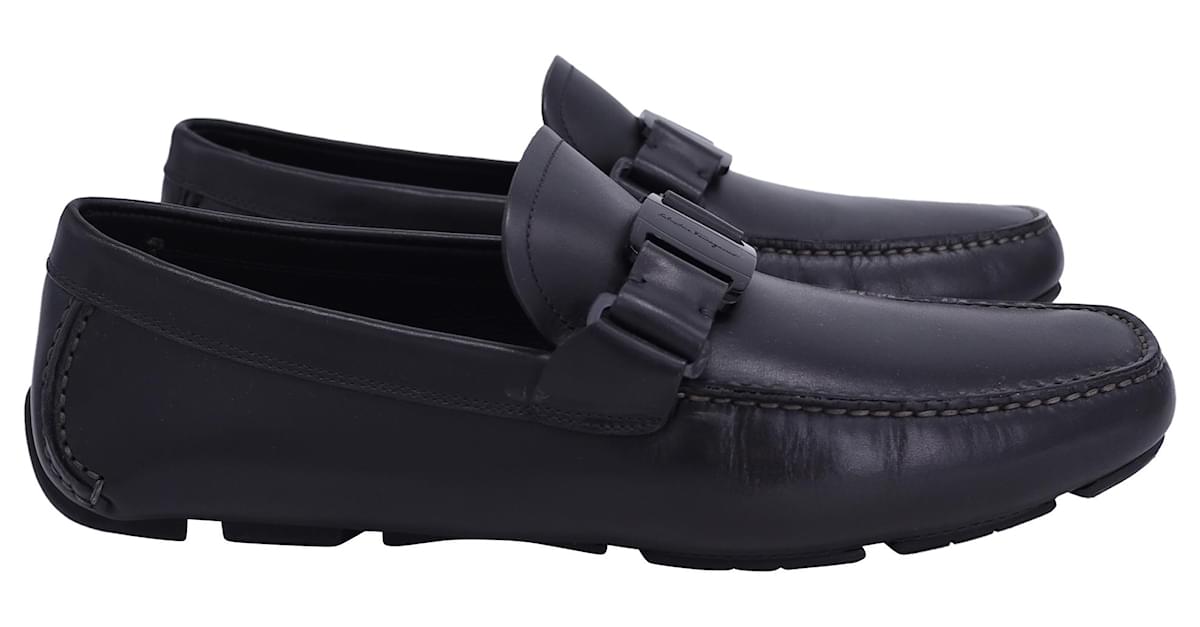 Salvatore Ferragamo Sardegna Driver Loafers in Black Leather ref.1434834 Joli Closet