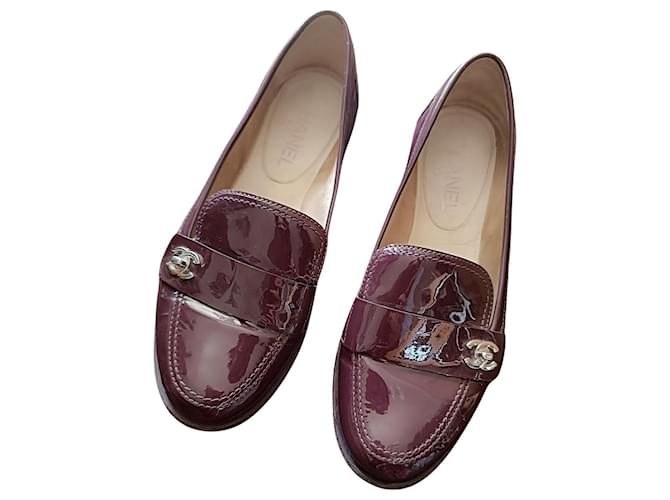 CHANEL バーガンディ ローファー CHANEL by Karl Lagerfeld 15P / 2015 Chanel Turn Lock Enamel