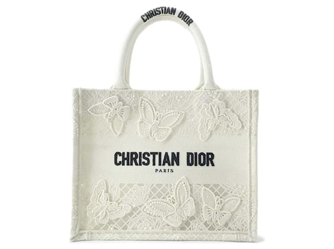 モッチー様⭐️ノベルティ　ブックトート　ミディアム　ホワイト　蝶々　バタフライ刺繍 Christian Dior Handbag Book Tote with Butterfly Embroidery White