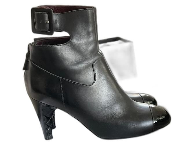 CHANEL ANKLE BOOTS 25S IN BLACK GLOSSY LAMBSKIN WITH GOLD HARDWARE main image 1