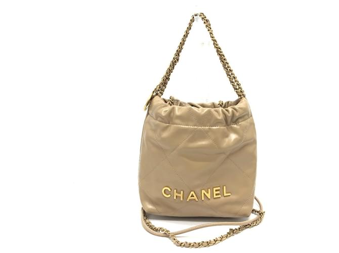 CHANEL バッグ Chanel Spring/Summer 2022 Black Lambskin Heart Clutch With
