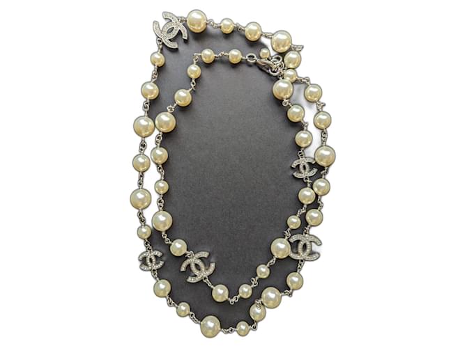 CHANEL VINTAGE CRYSTAL & PEARL ネックレス An Authentic Chanel Pearl and Crystal Necklace in original box