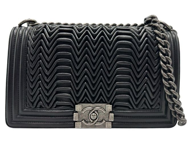 Chanel Boy Black Leather ref.1873501 - Joli Closet