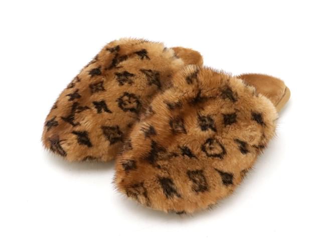 Chaussons en fourrure de vison Louis Vuitton LV Suite Line 1A4MCH