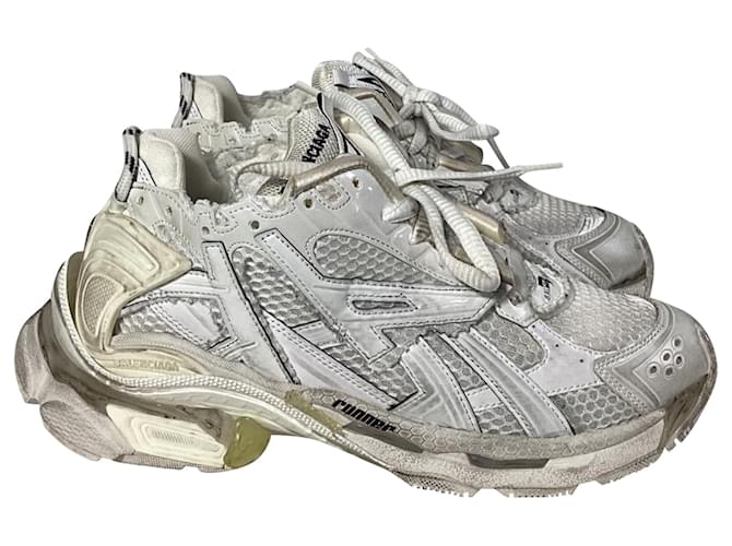 Balenciaga Runner Sneakers in White Polyurethane Cream Leather ref