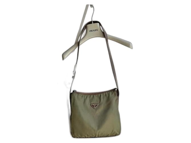 Prada Vintage Nylon Shoulder Bag - Green ref.2159025 - Joli Prada Vintage Nylon Shoulder Bag - Green ref.2159025 - Joli