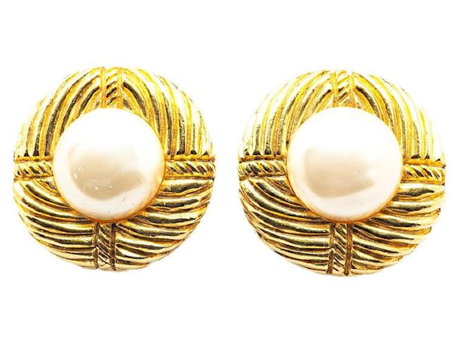 Boucles d'oreilles en perles fantaisie plaquées or Chanel Métal