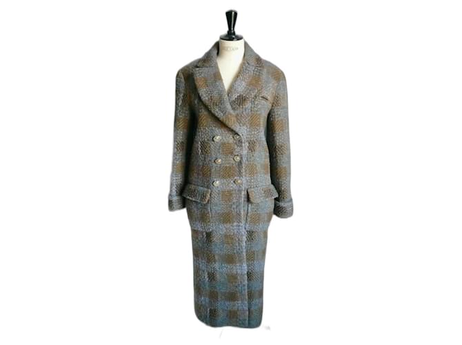 CHANEL Long tweed and silk coat in excellent condition size 38FR