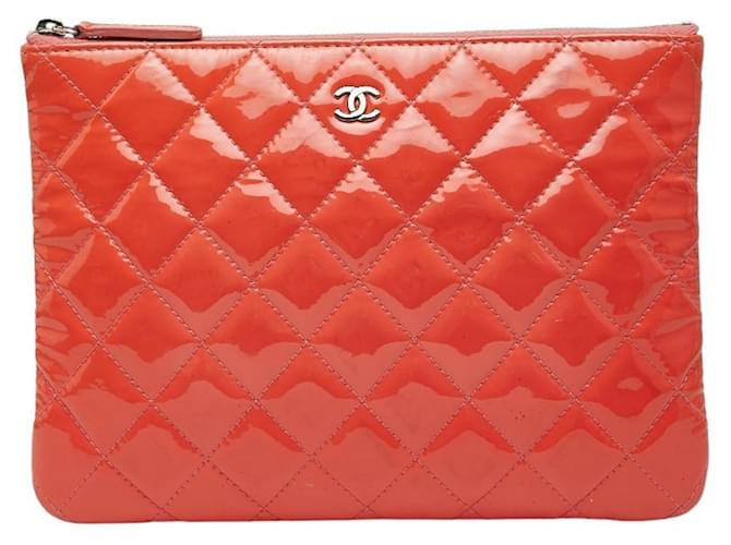 Chanel Matelassé Clutch Tasche in Orange Joli Closet - Main Image