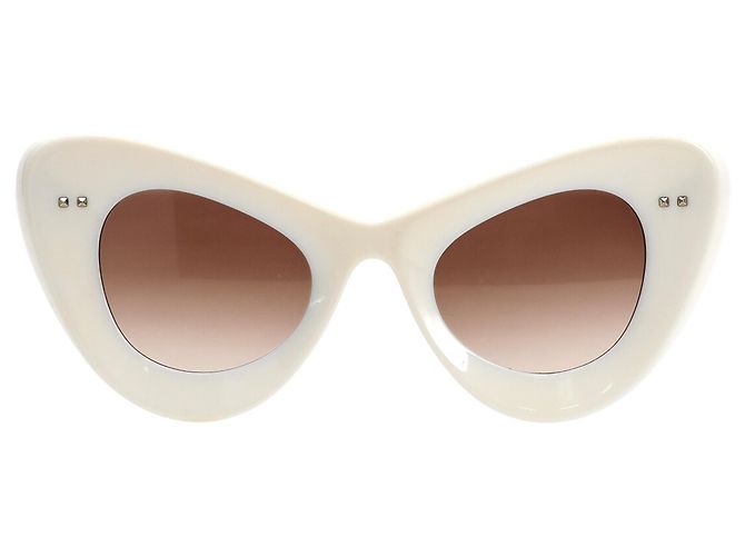 Valentino Garavani VLogo VA4090 Cat-Eye Sunglasses in Ivory Acetate Valentino Garavani VLogo VA4090 Cat-Eye Sunglasses in Ivory  main image 2