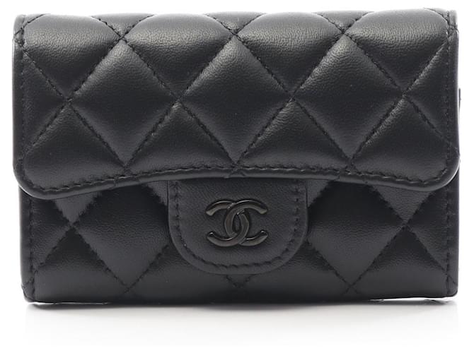 Porte-cartes en agneau à rabat classique Chanel Cuir Noir ref