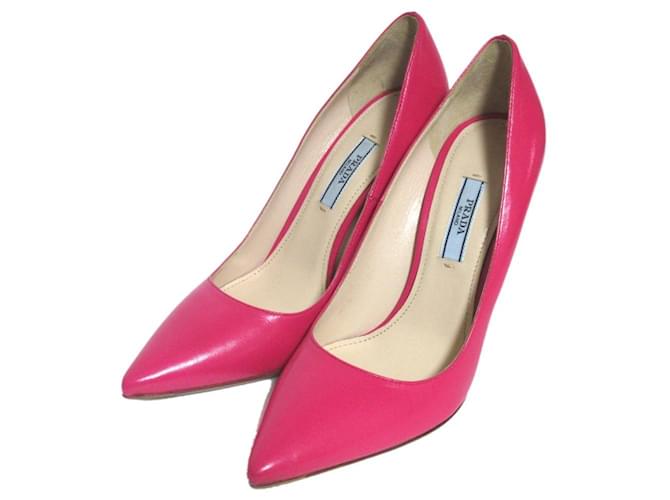 Prada Pointed Toe Leather Pumps Pink Fuschia ref.2615684 - Joli Closet
