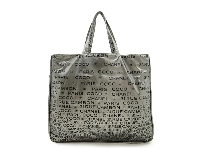 アラレ　シャネル　CHANEL アンリミテッド トートバッグ シルバー CHANEL Unlimited Tote Bag Silvery Nylon ref.2689369 - Joli Closet