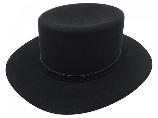 Bid Now: HERMÈS Chapeau en feutre noir agrémenté de cuir d'agneau