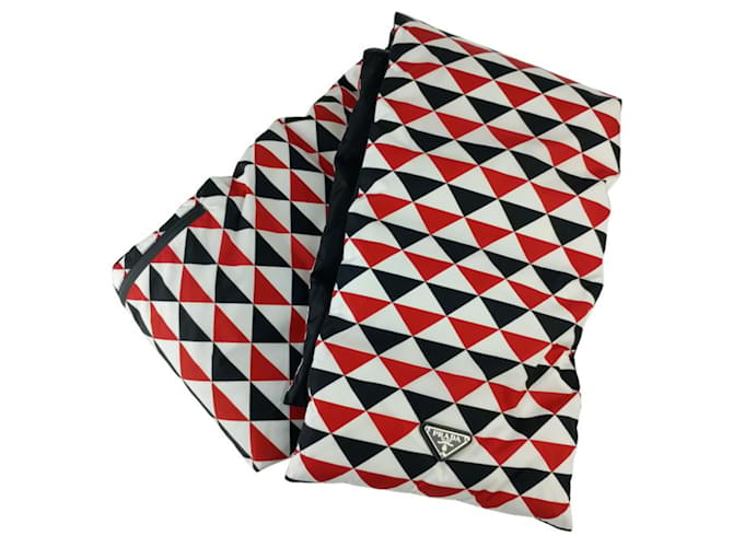Prada Re-Nylon Padded Stole/Scarf Black White Red Wool ref.2869418