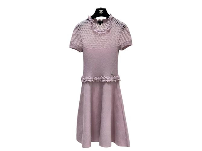 Timeless Chanel 17A Pink Flower Trim Embroidery Knit Dress Sz.34 Pre-owned  ref.3015643 - Joli Closet