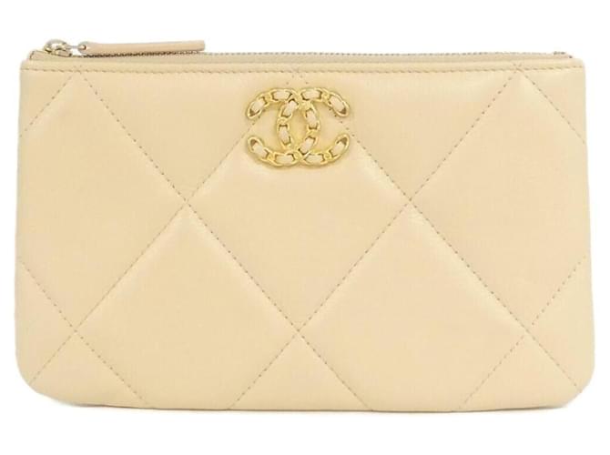 CHANEL ゴールド フラワーエンボス ポーチ Chanel 19 Handbag Pouch AP1059 Beige Leather ref.3223980 - Joli Closet
