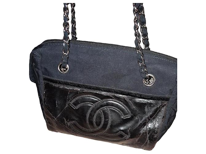 Chanel Black Leather and Patent Leather Shoulder Bag ref.3312739