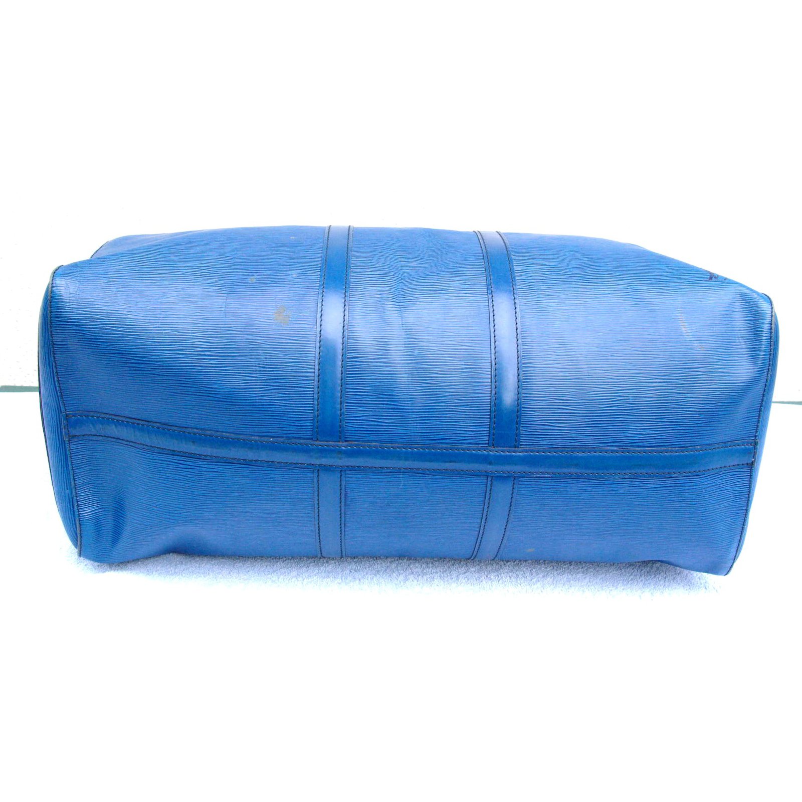 Keepall Louis Vuitton Travel bag Blue Leather ref.6302 - Joli Closet