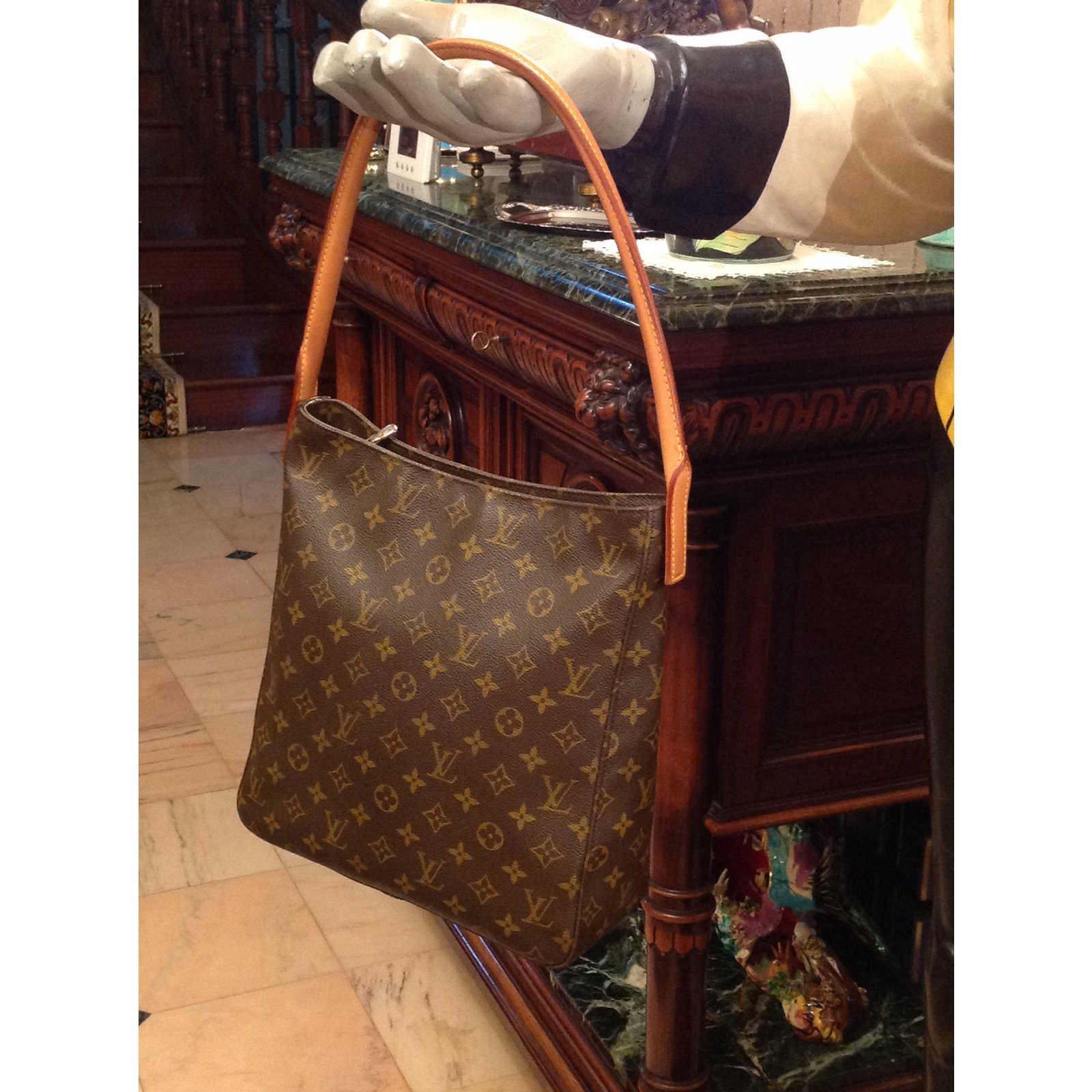 Loop leather handbag Louis Vuitton Brown in Leather - 37674137