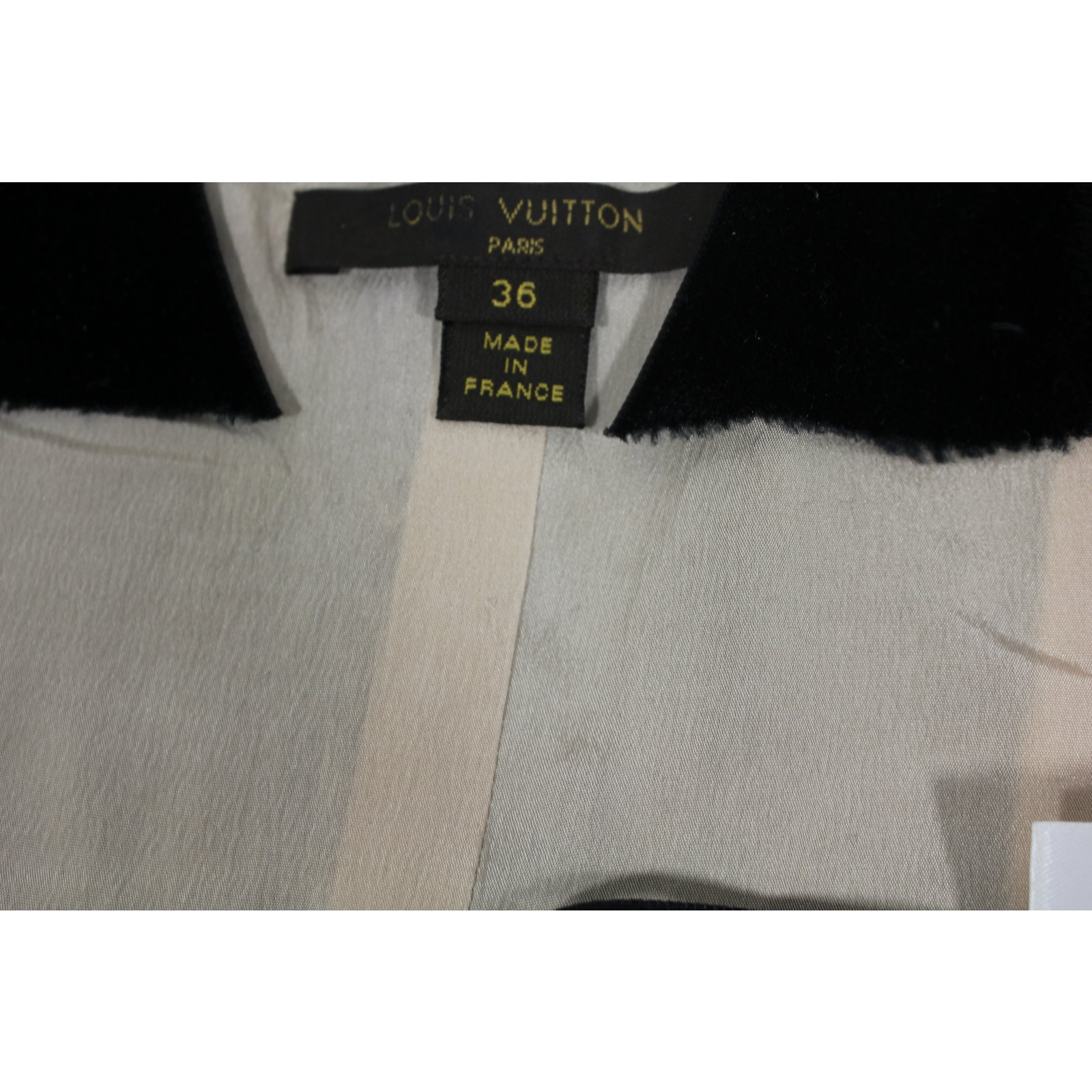 Louis Vuitton Tops Black Acetate ref.13427 - Joli Closet