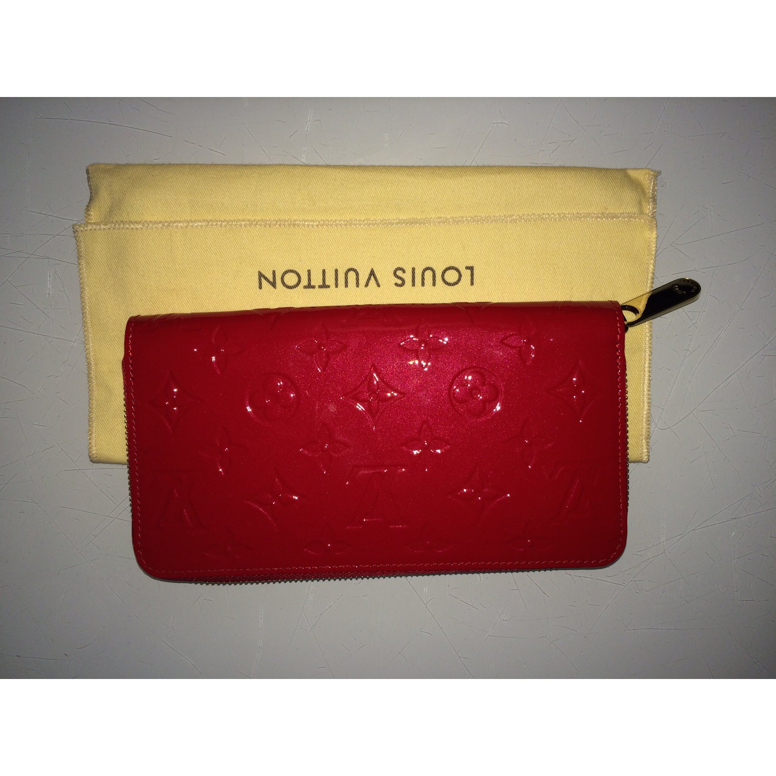 Zippy Louis Vuitton Wallets Red Patent leather ref.16412 - Joli Closet