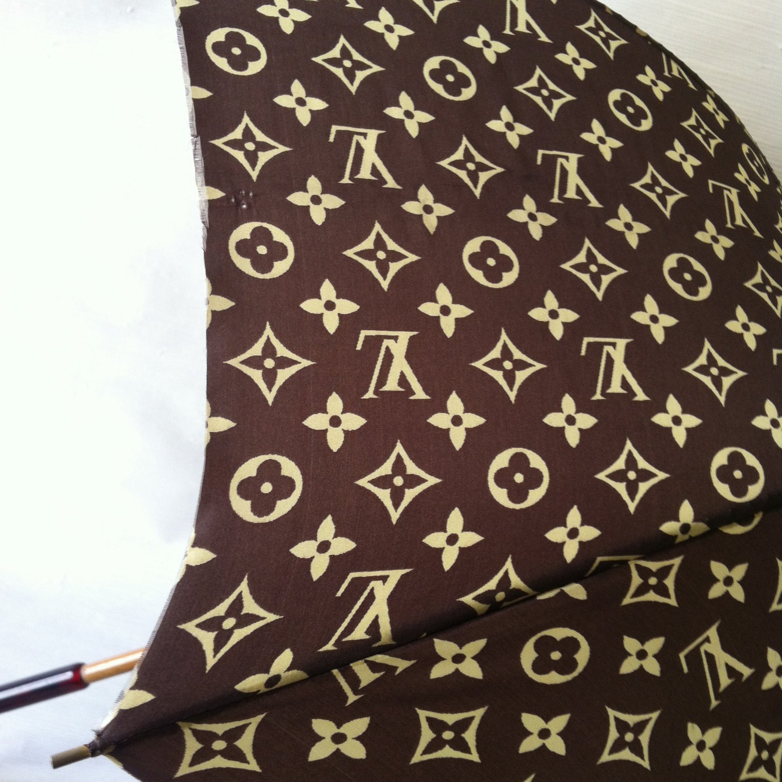 Parapluie Louis Vuitton en tissu marron – Fancy Lux