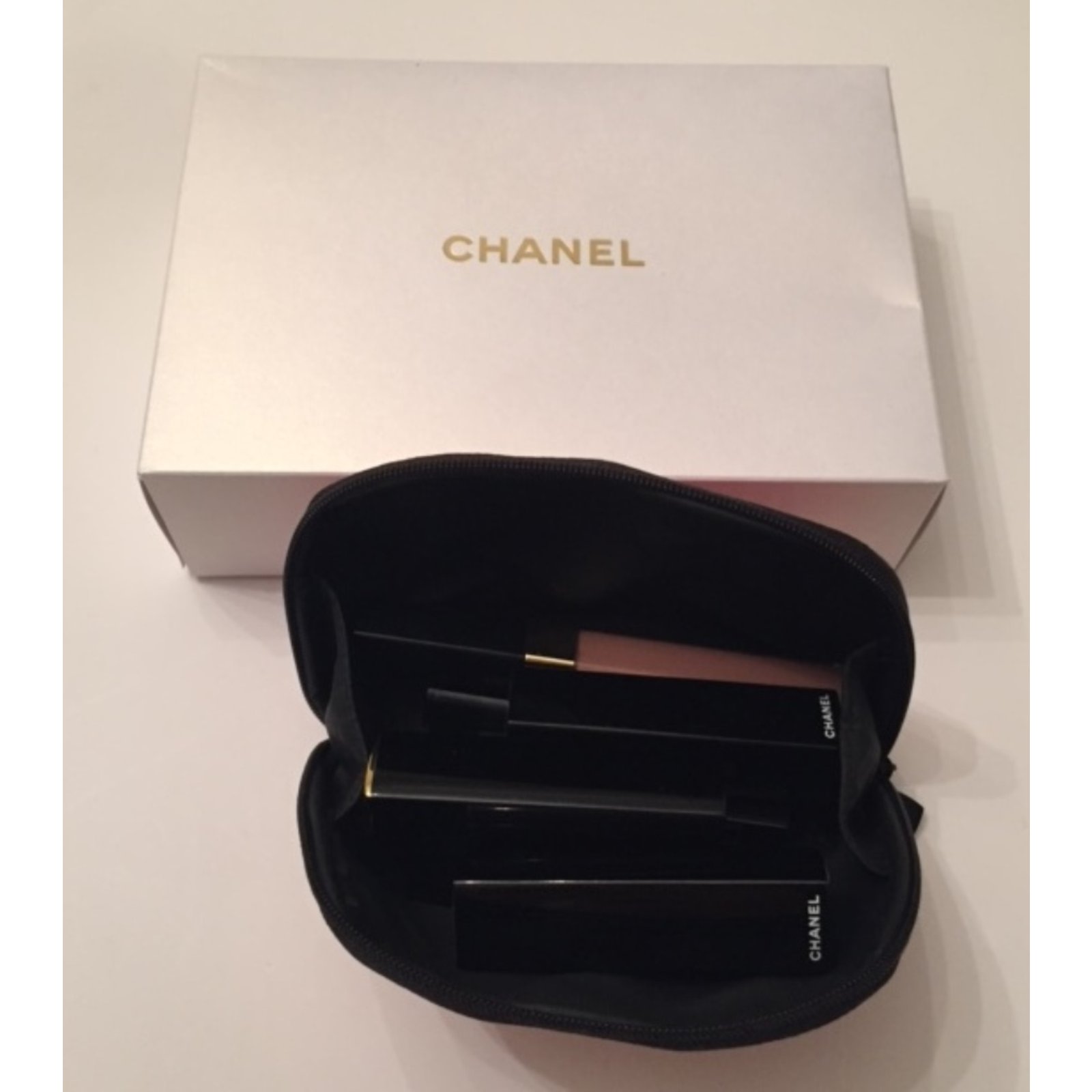 Chanel Makeup pouch Red ref.19862 - Joli Closet