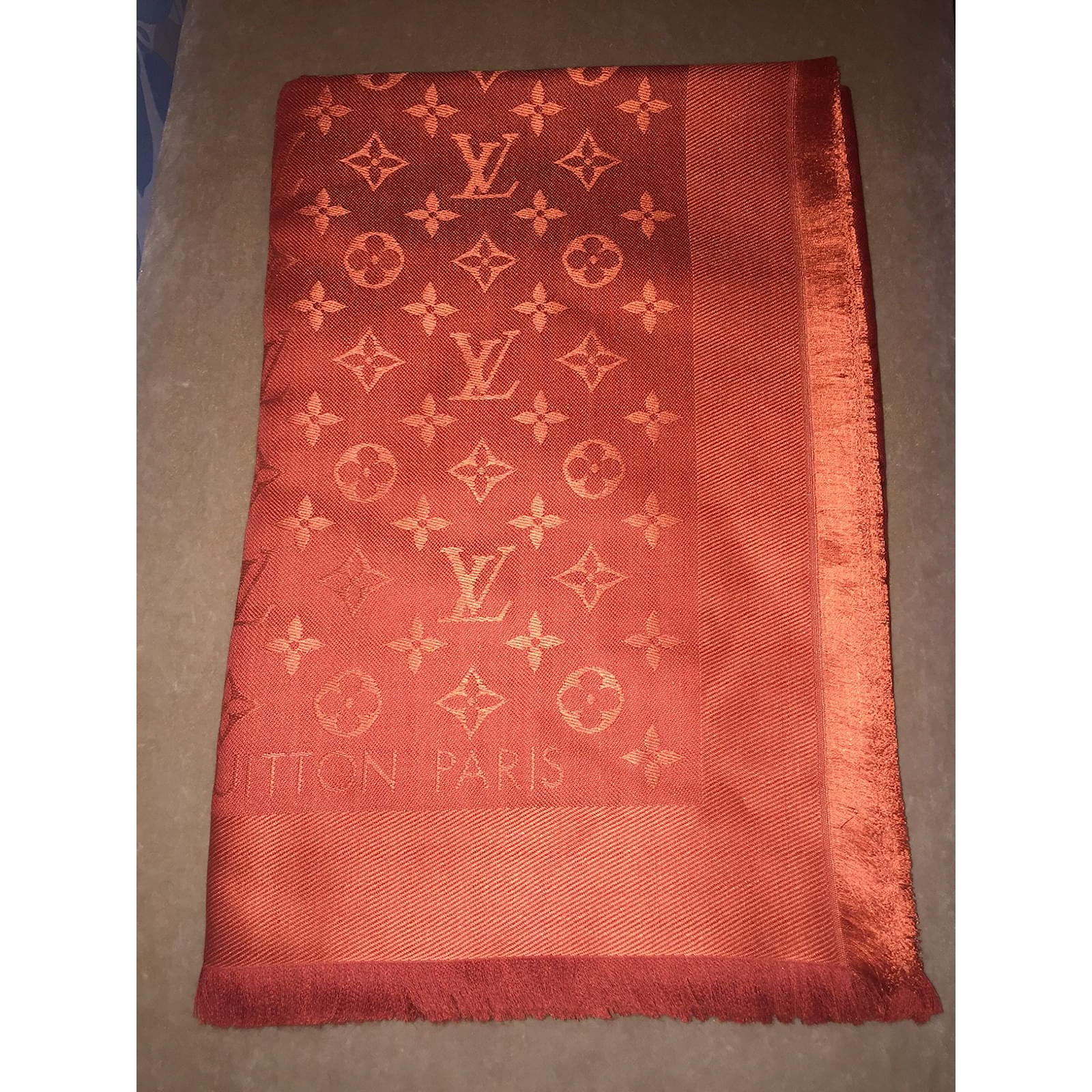 Louis Vuitton shawl Orange Silk ref.21800 - Joli Closet