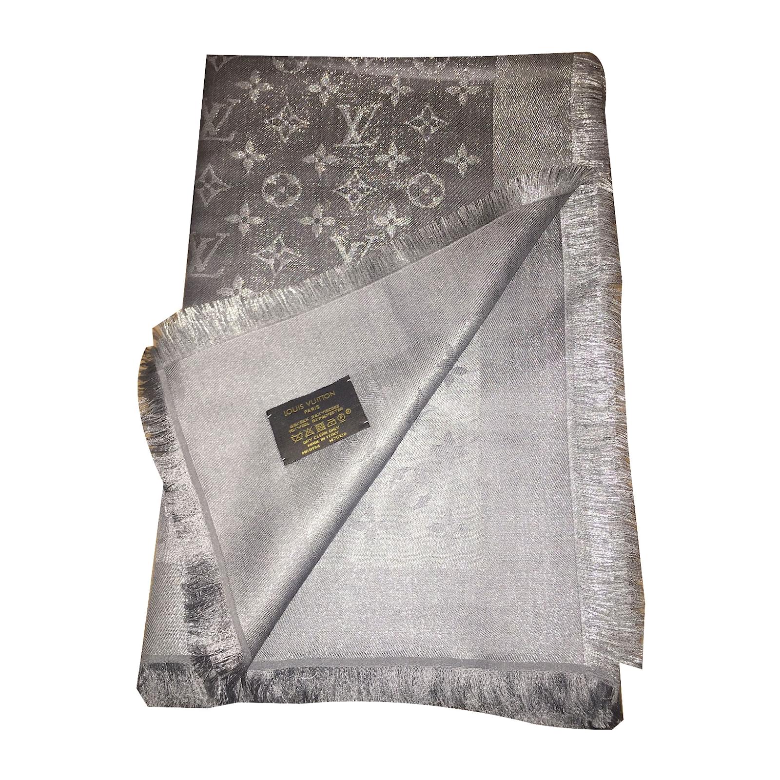 Louis Vuitton shawl Grey Silk ref.JC21802 (Sold) - Joli Closet