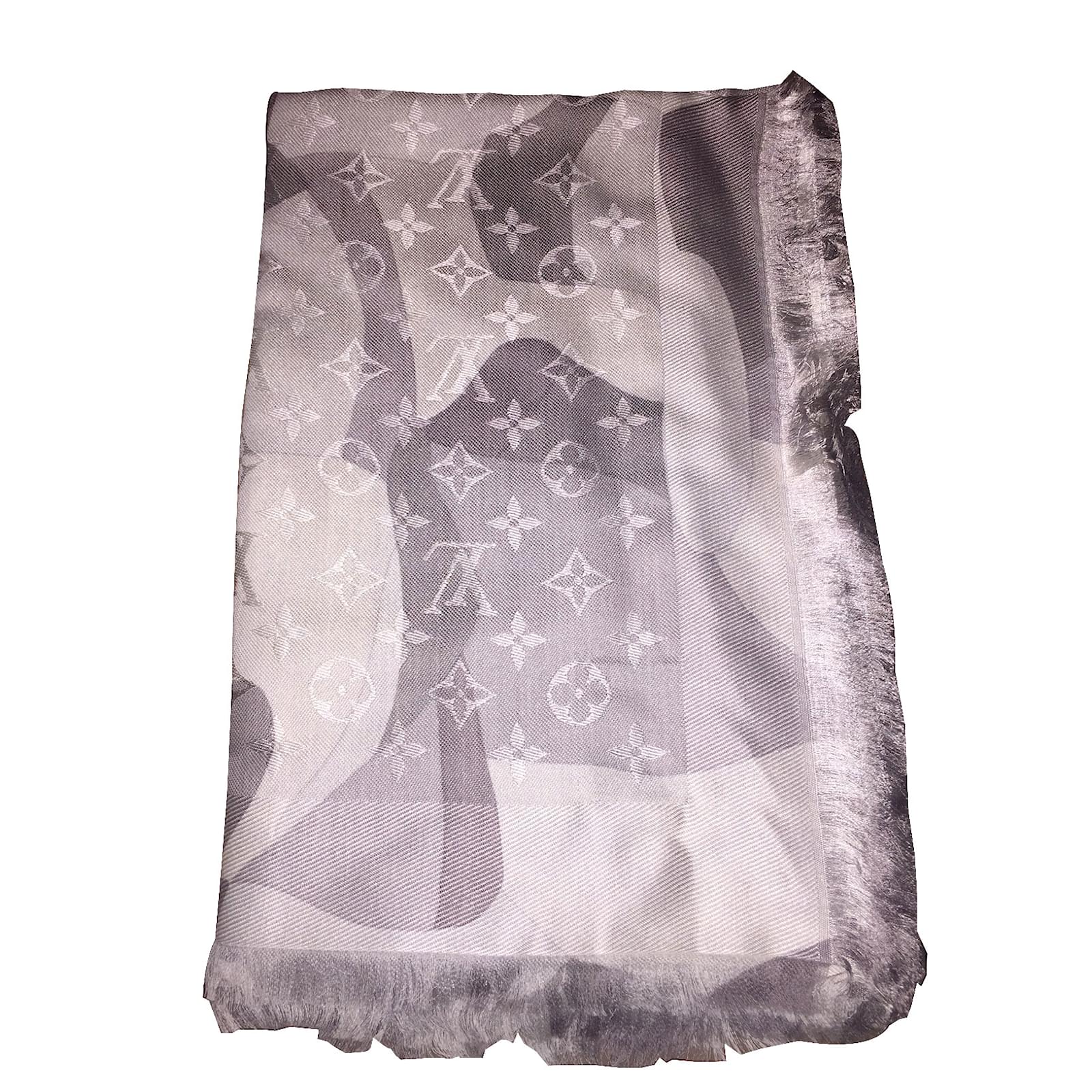 louis vuitton shawl grey