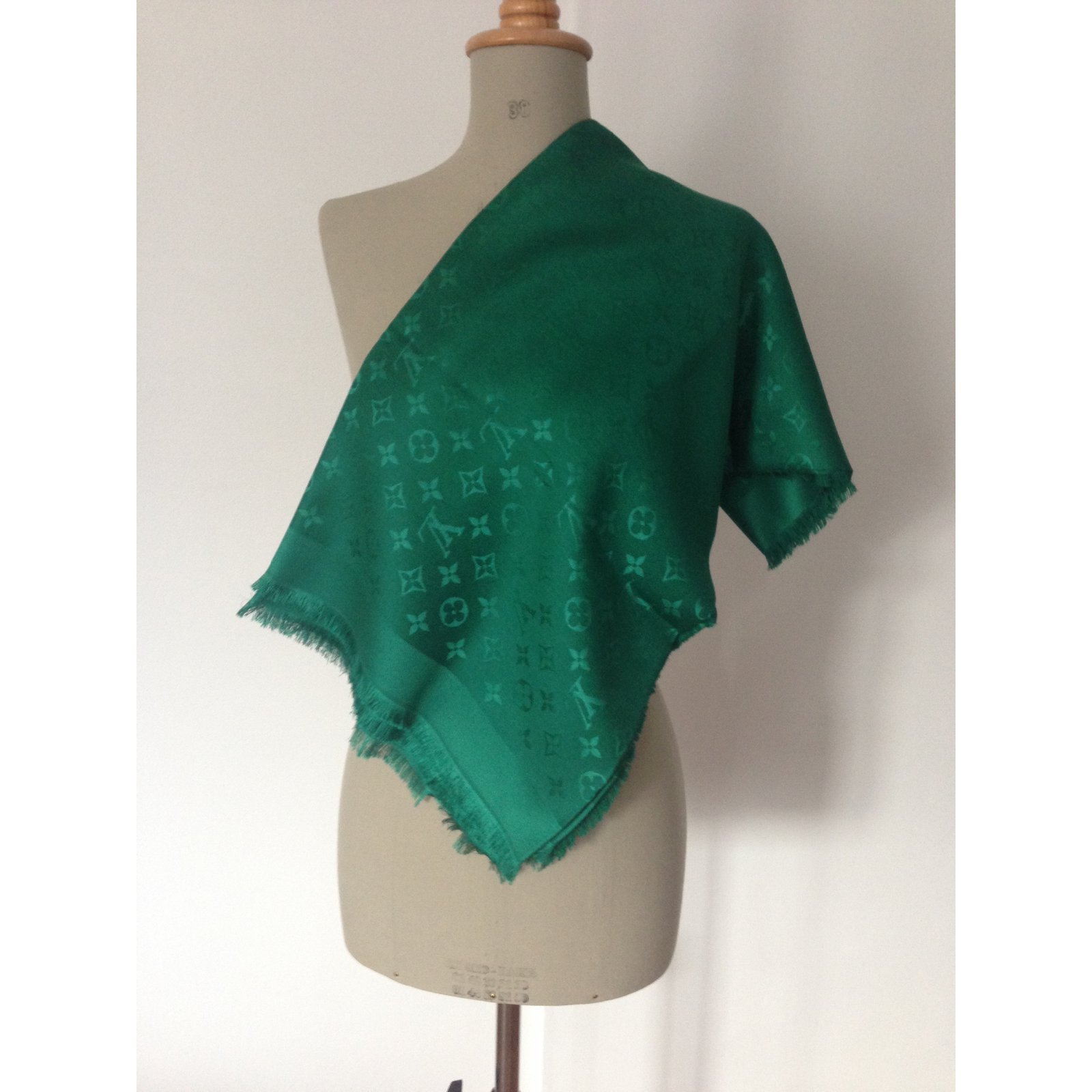 Louis Vuitton LV Monogram Shawl - Green Scarves and Shawls, Accessories -  LOU571832