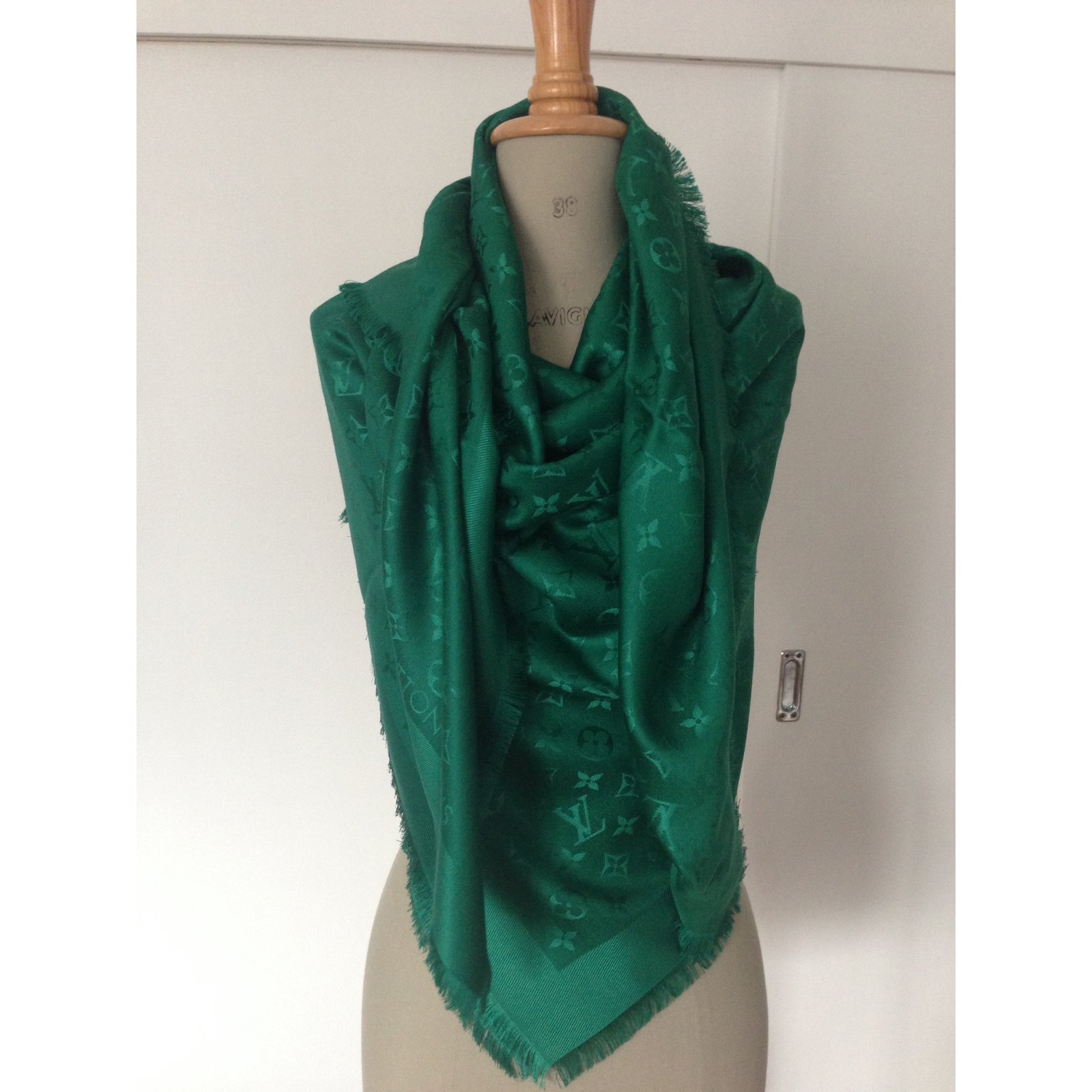 Louis Vuitton Monogram shawl Olive green Silk Wool ref.171284