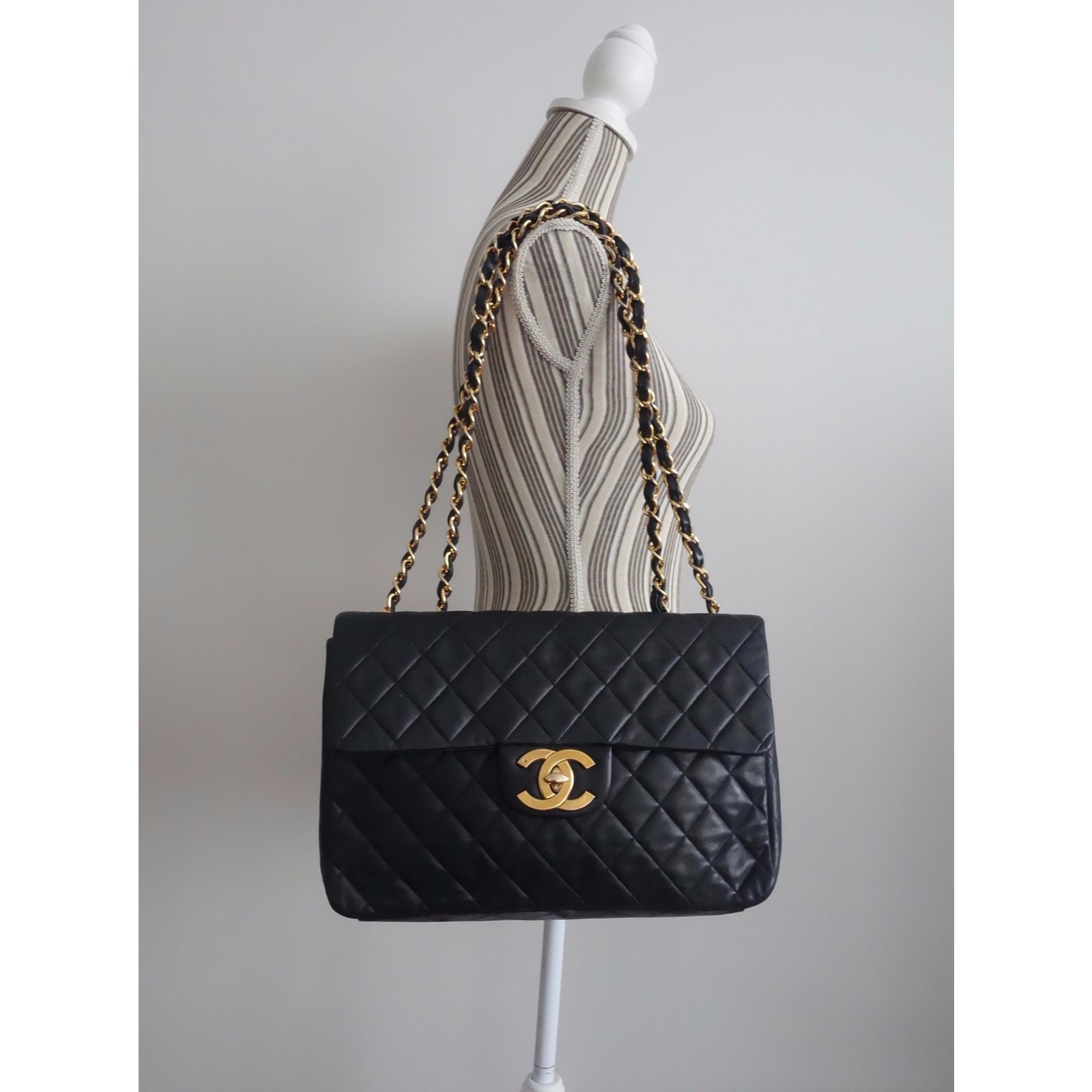 Timeless Chanel CLASSIQUE JUMBO Black Leather ref.28025 - Joli Closet
