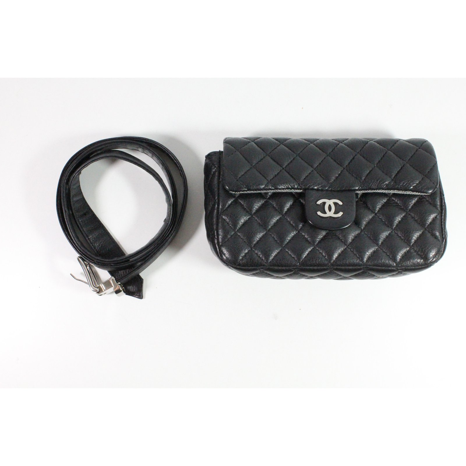 Chanel Uniform Bag belt Black Leather ref.28477 - Joli Closet