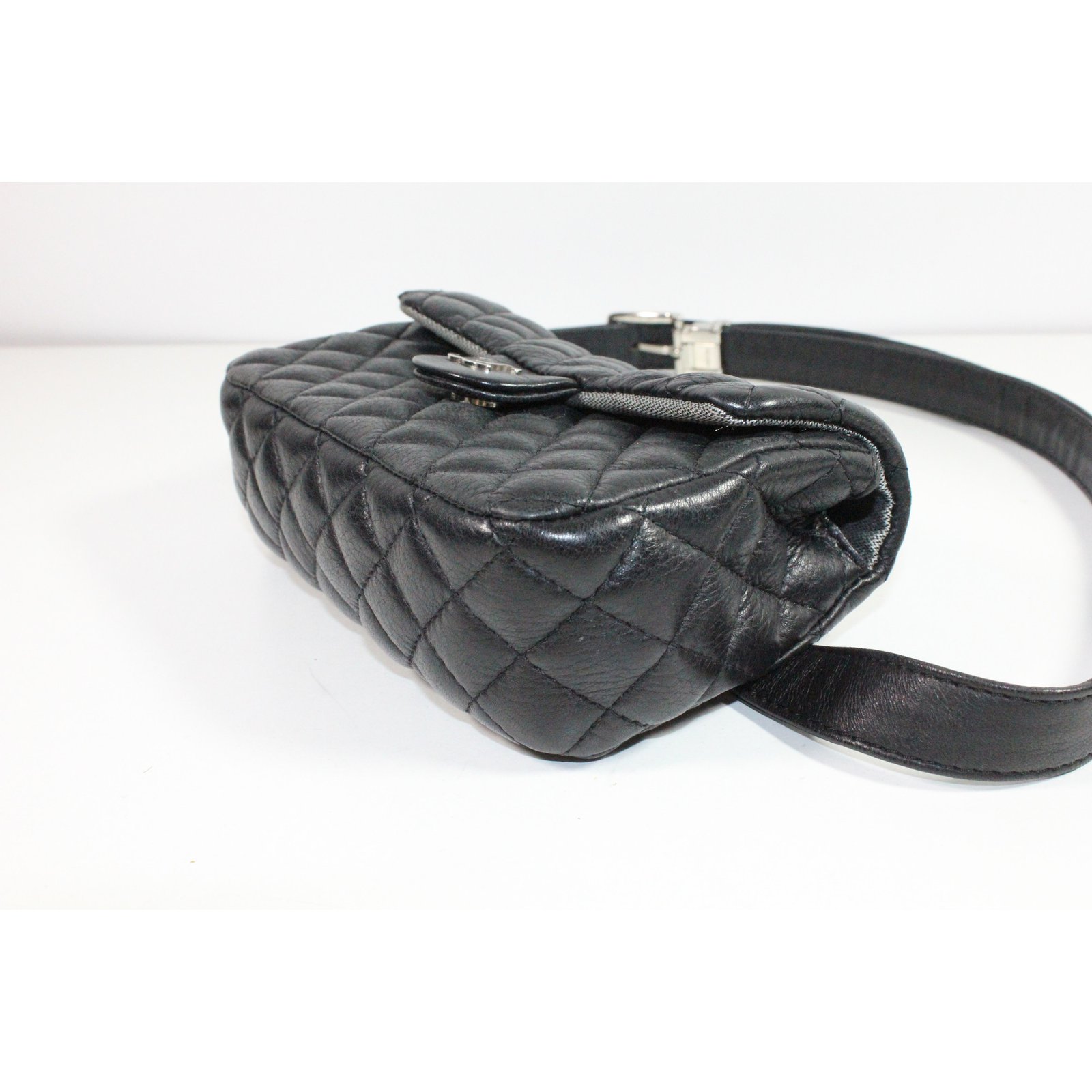 Mademoiselle Belt pouch CHANEL Uniform Black Leather ref.136621 - Joli  Closet