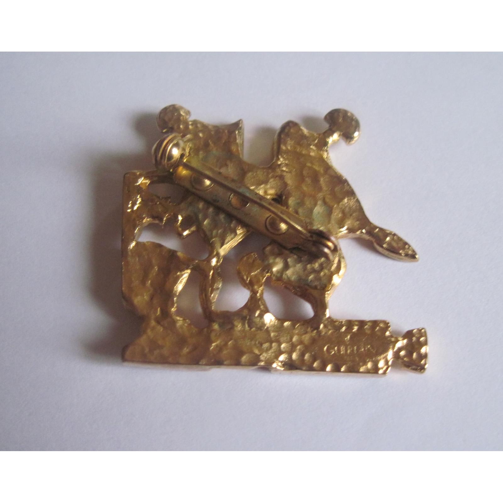 Broche vintage en verre vert émeraude : bijoux fantaisie dorés de style Renaissance - France