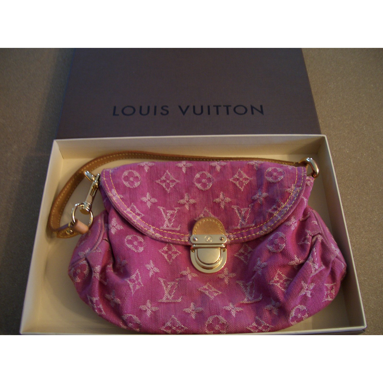 Louis Vuitton Rare Oversized Monogram Distressed Denim Hat Pink ref.564304  - Joli Closet