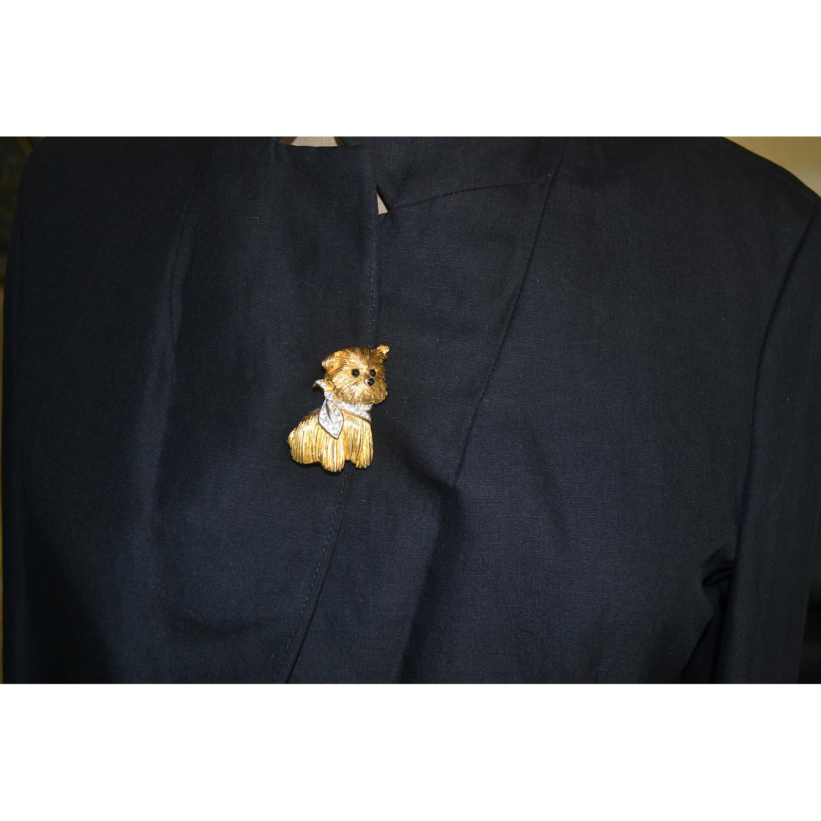 Vintage broche carven en métal doré. - Antiquités Béthune