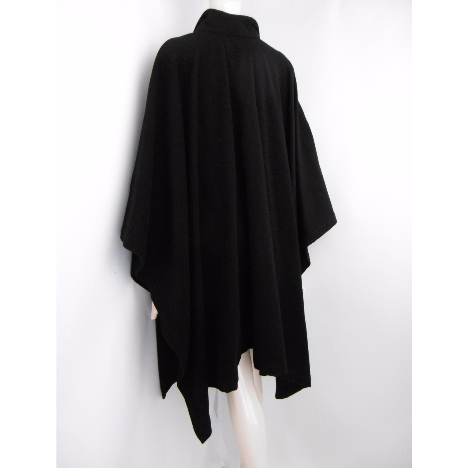 Balenciaga Wool Poncho Cloak Black ref.31918 - Joli Closet