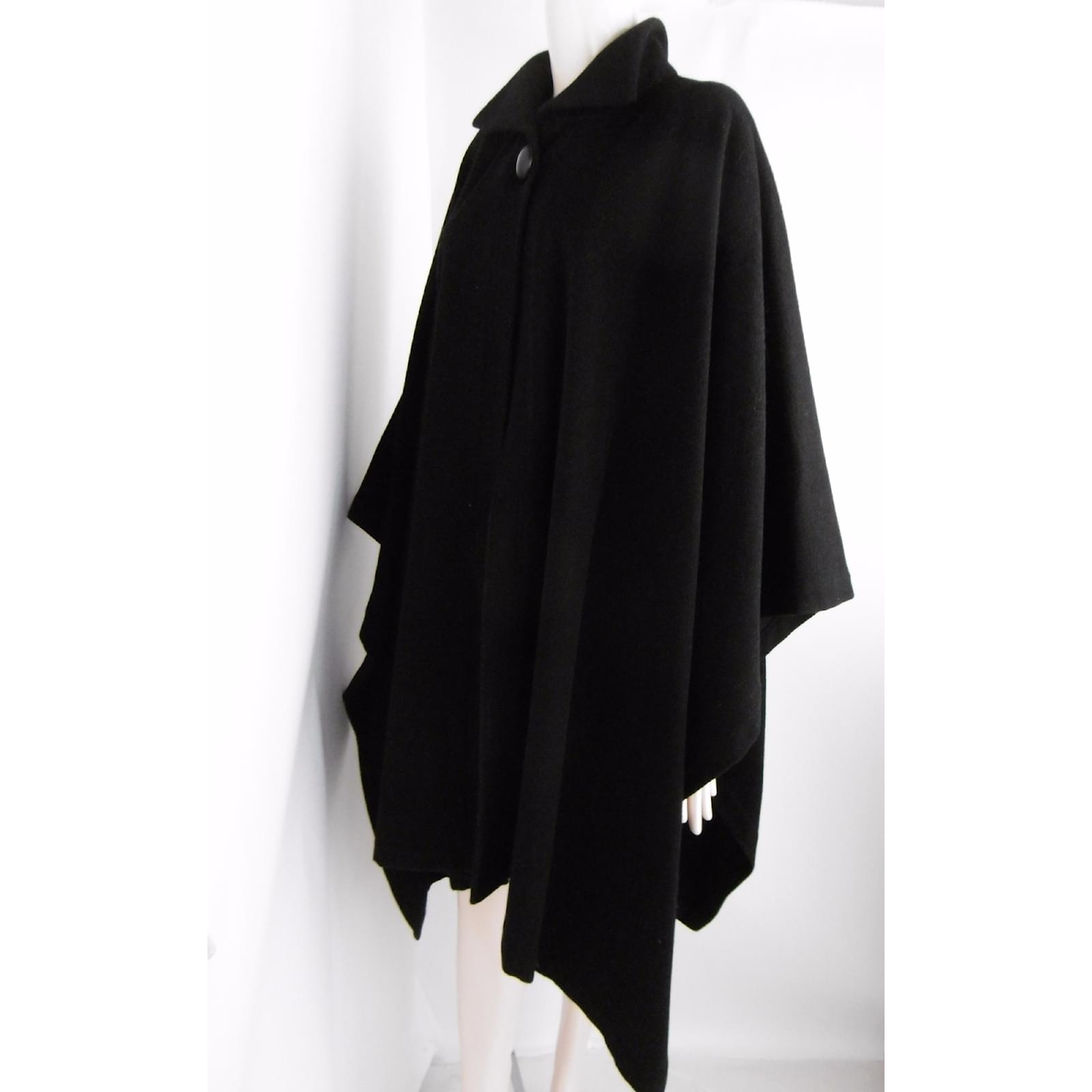 Balenciaga Wool Poncho Cloak Black ref.31918 - Joli Closet