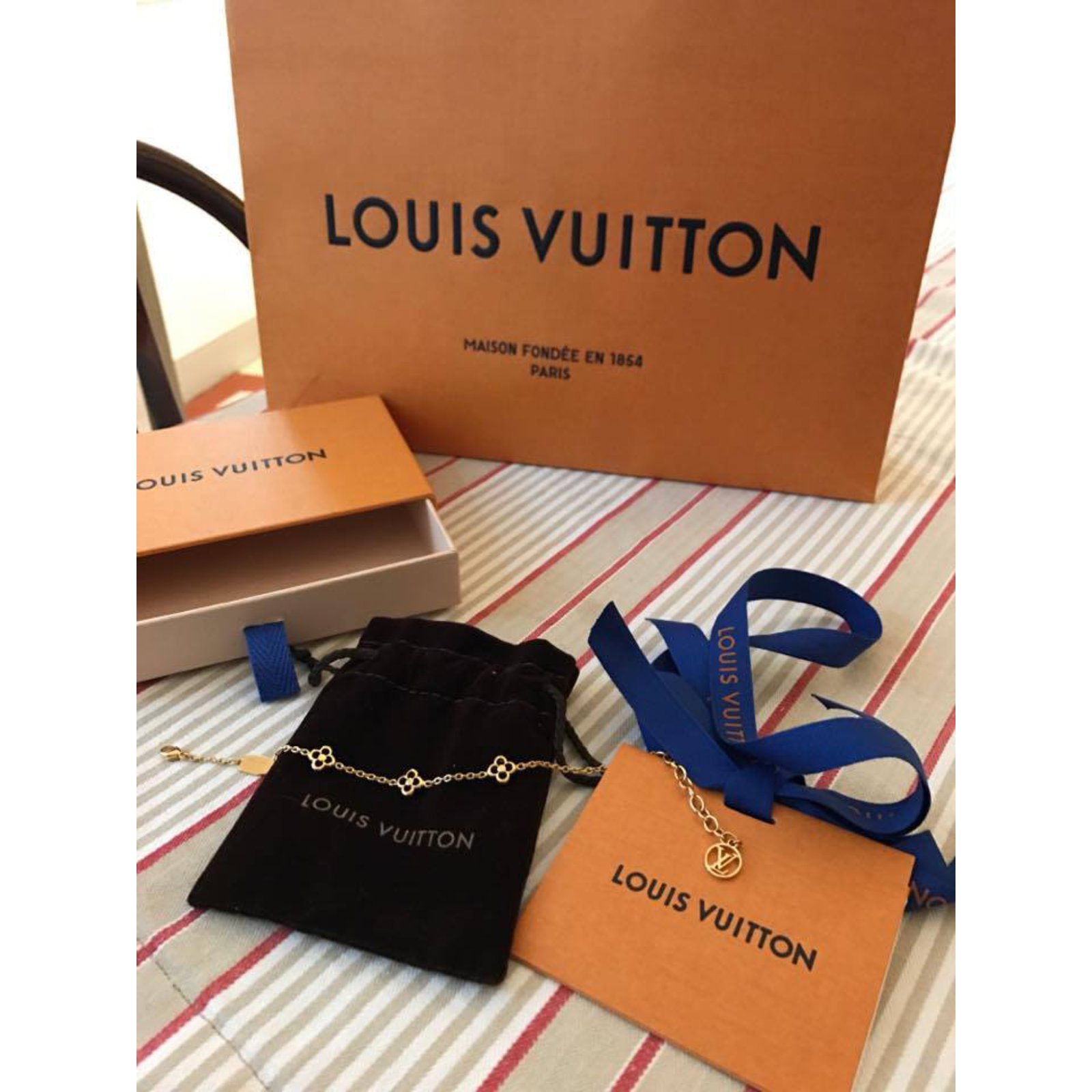 Fleur Louis Vuitton Or blanc Doré ref.975171 - Joli Closet