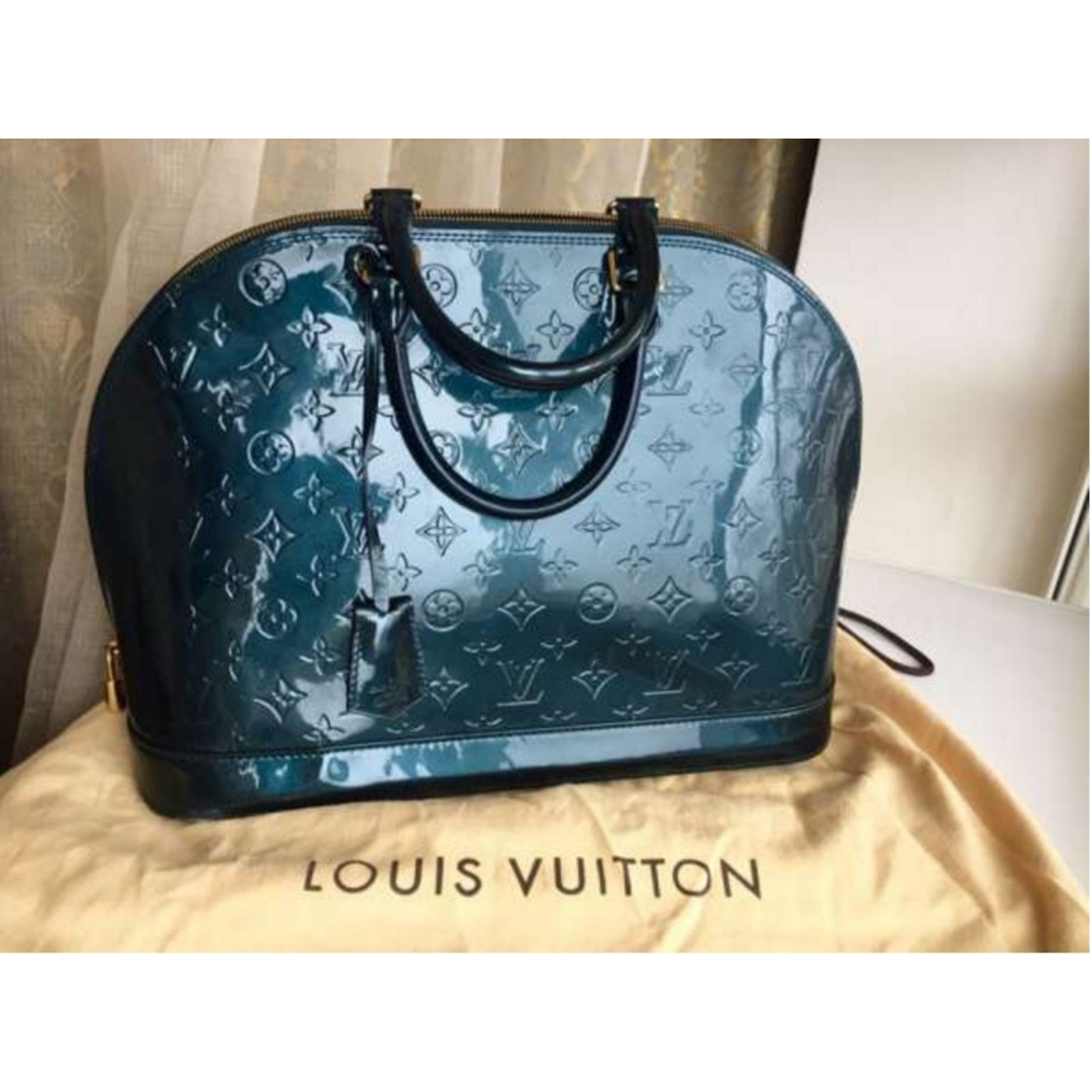 Pre-owned Louis Vuitton Bleu Nuit Monogram Vernis Alma Gm Bag In