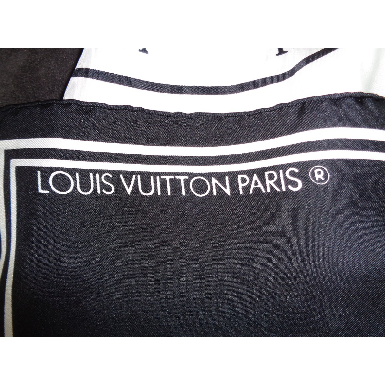 Louis Vuitton Le Temps Du Voyage Scarf 