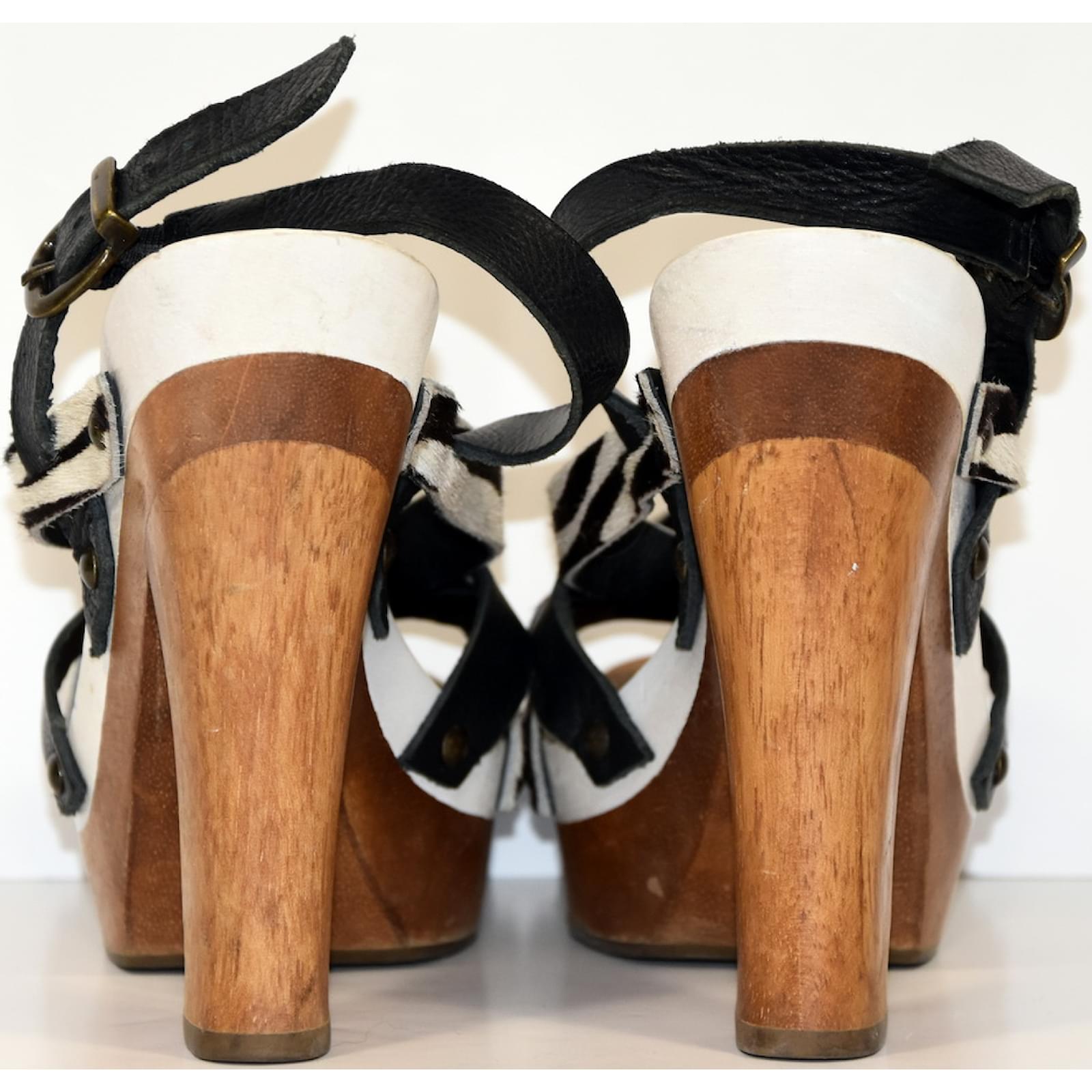 Sandales Cuir Noir San Marina Taille 38 - Modèle Acne Studios Pistol - Très Bon état