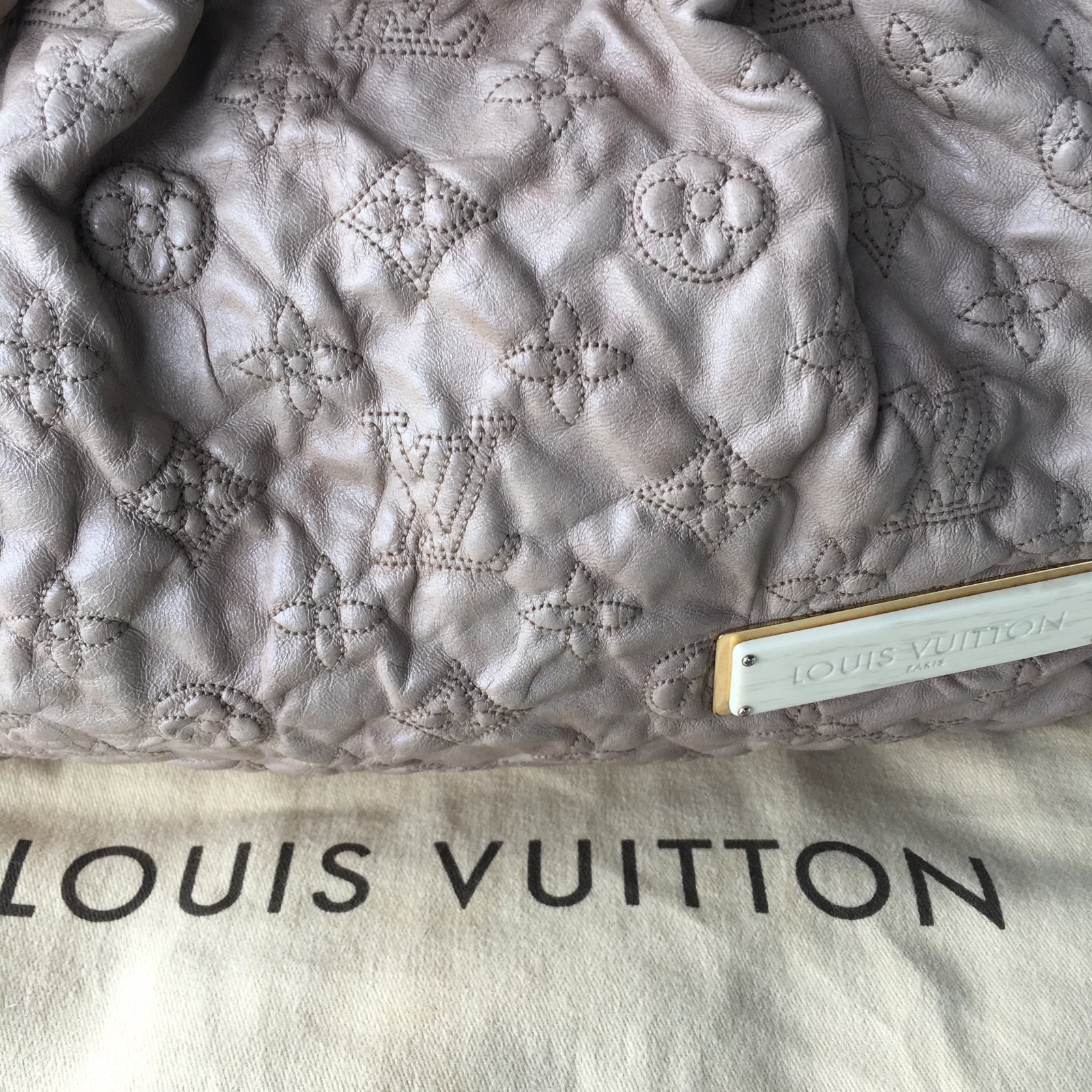Louis Vuitton Olympe stratus PM Beige Leather ref.39088 - Joli Closet