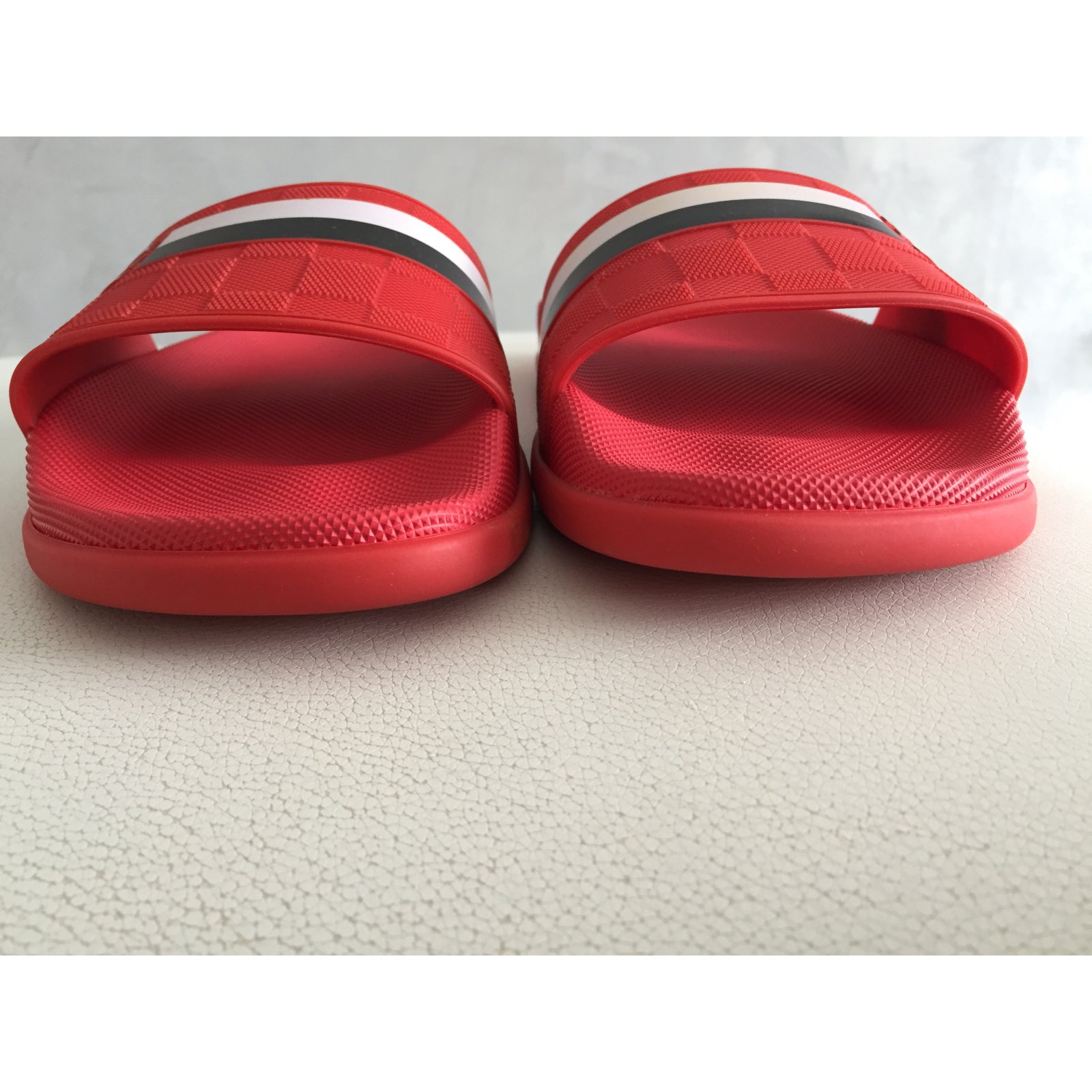 Louis Vuitton Waterfront Red Rubber ref.39549 - Joli Closet