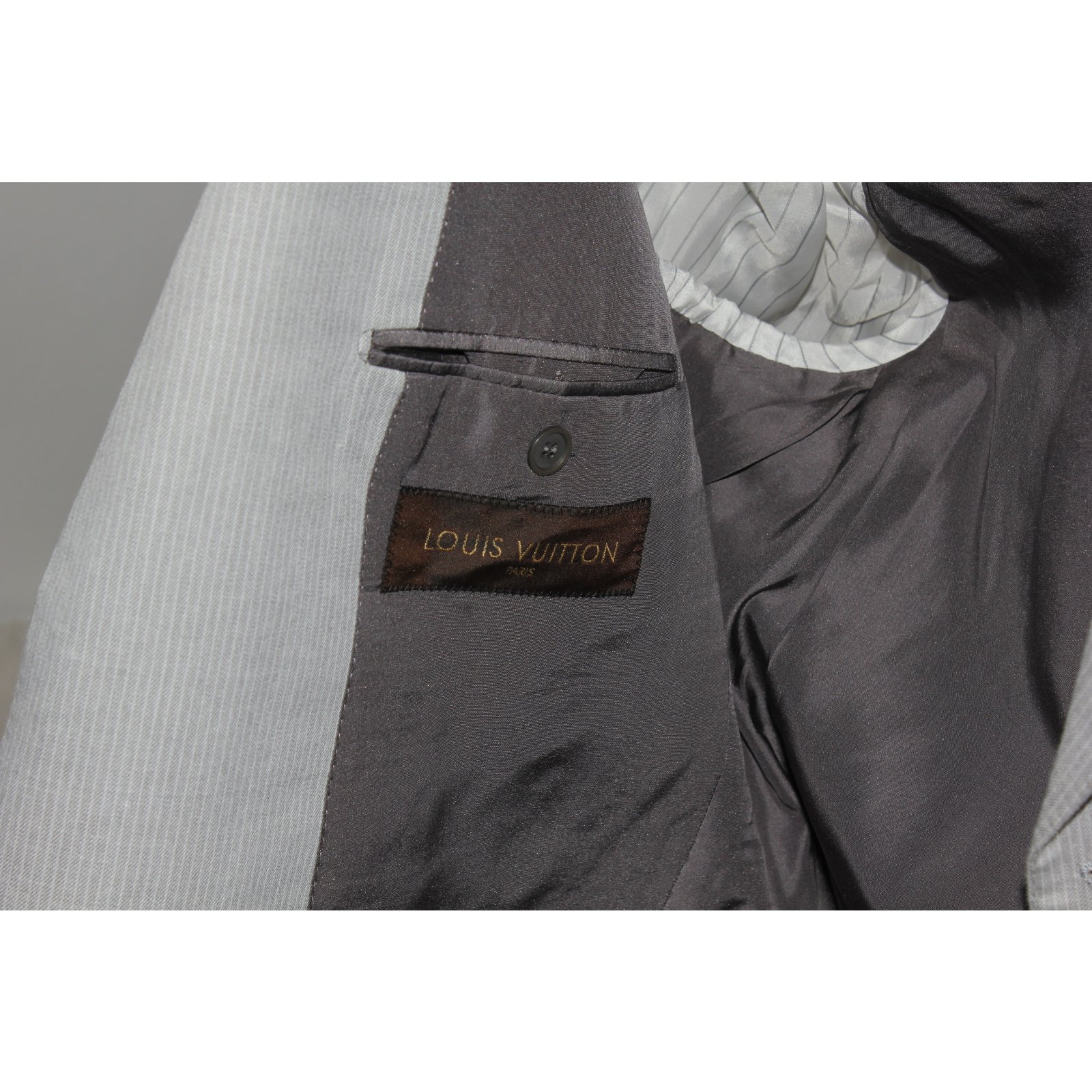 Louis Vuitton Striped suit Grey ref.39675 - Joli Closet
